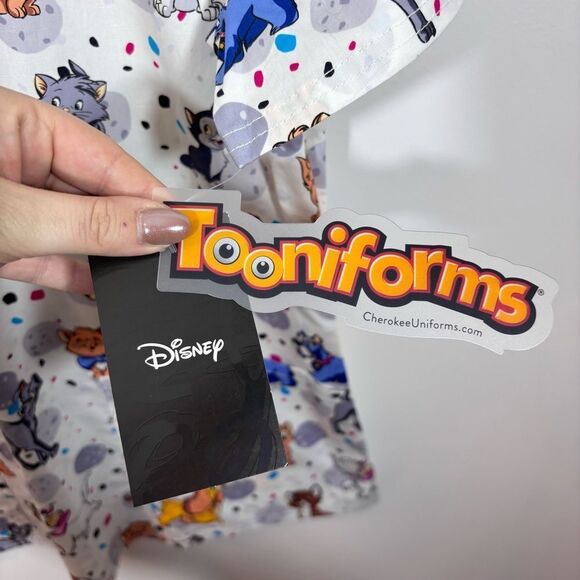 Disney Tooniforms Lady and the Tramp/Aristocats Neck Scrub Top NEW Medium - Picture 13 of 16